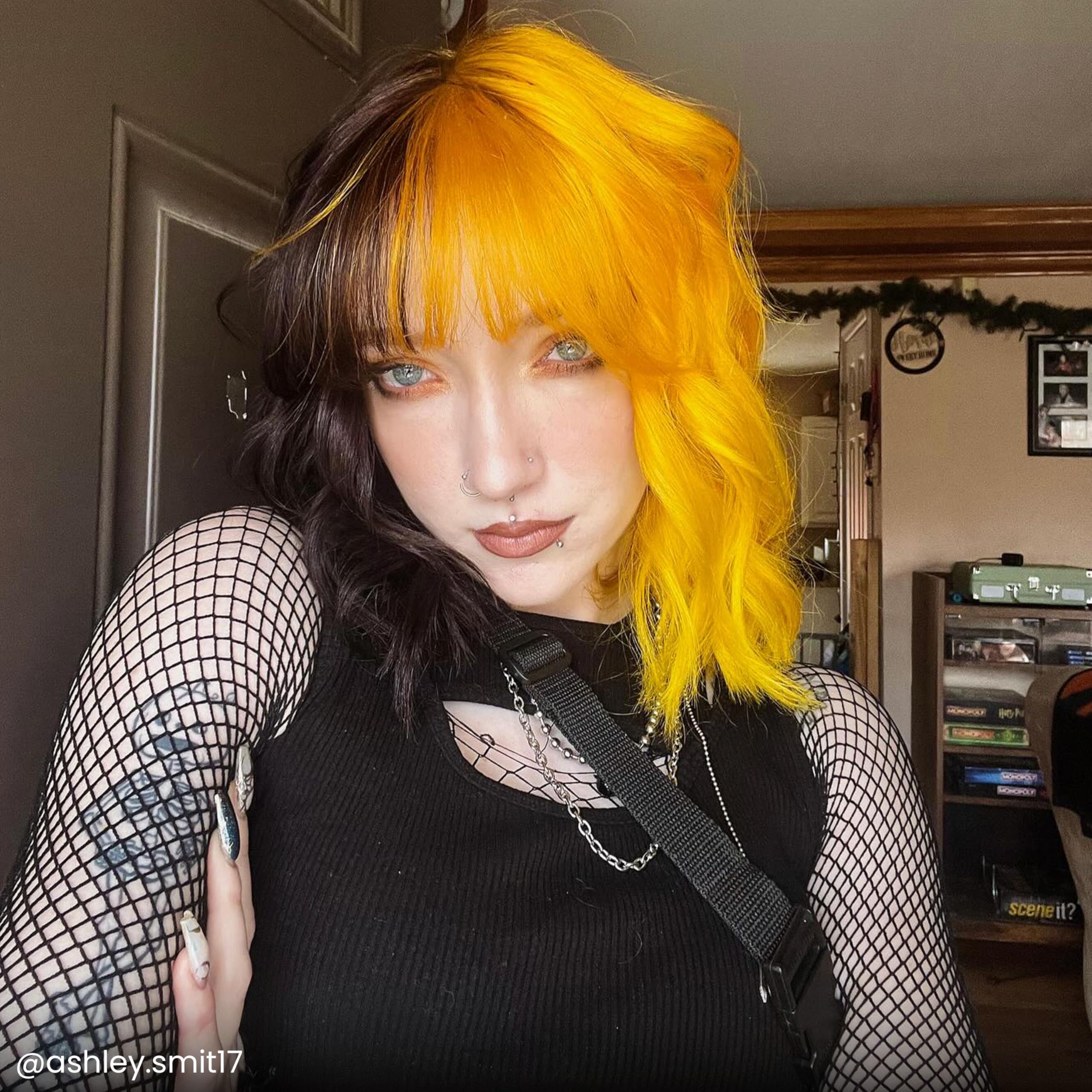Mixing Cosmic Sunshine with Neon Moon for custom yellow tones