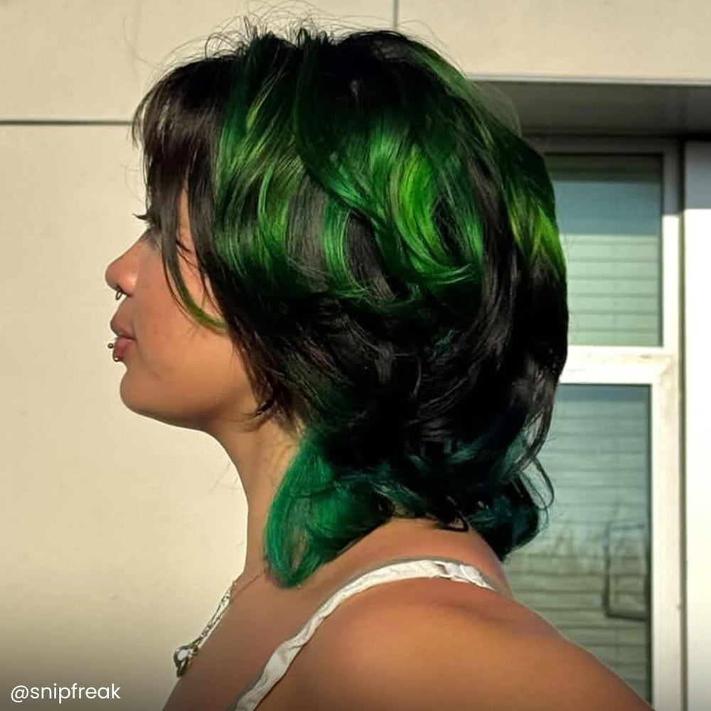 ARCTIC FOX Phantom Green long-lasting color with a gentle, peroxide- and ammonia-free formula.