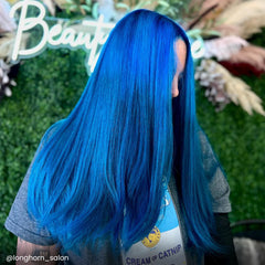 Arctic Fox Poseidon applying dye ensures even coverage during at-home coloring.