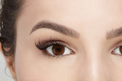 Ardell Accent 001, fibras cortas y largas, acabado natural y destacado.