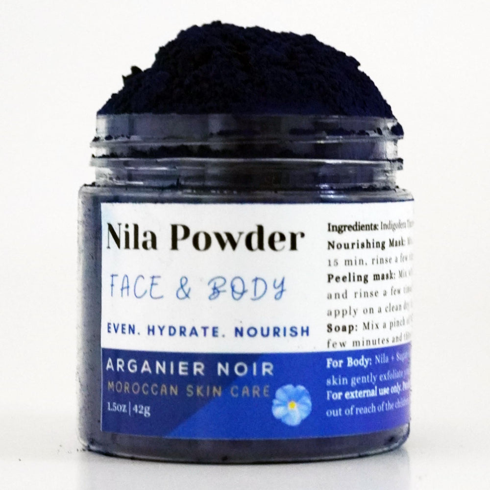 Arganier Noir Nila powder dispensing shot demonstrates economical use with a small amount