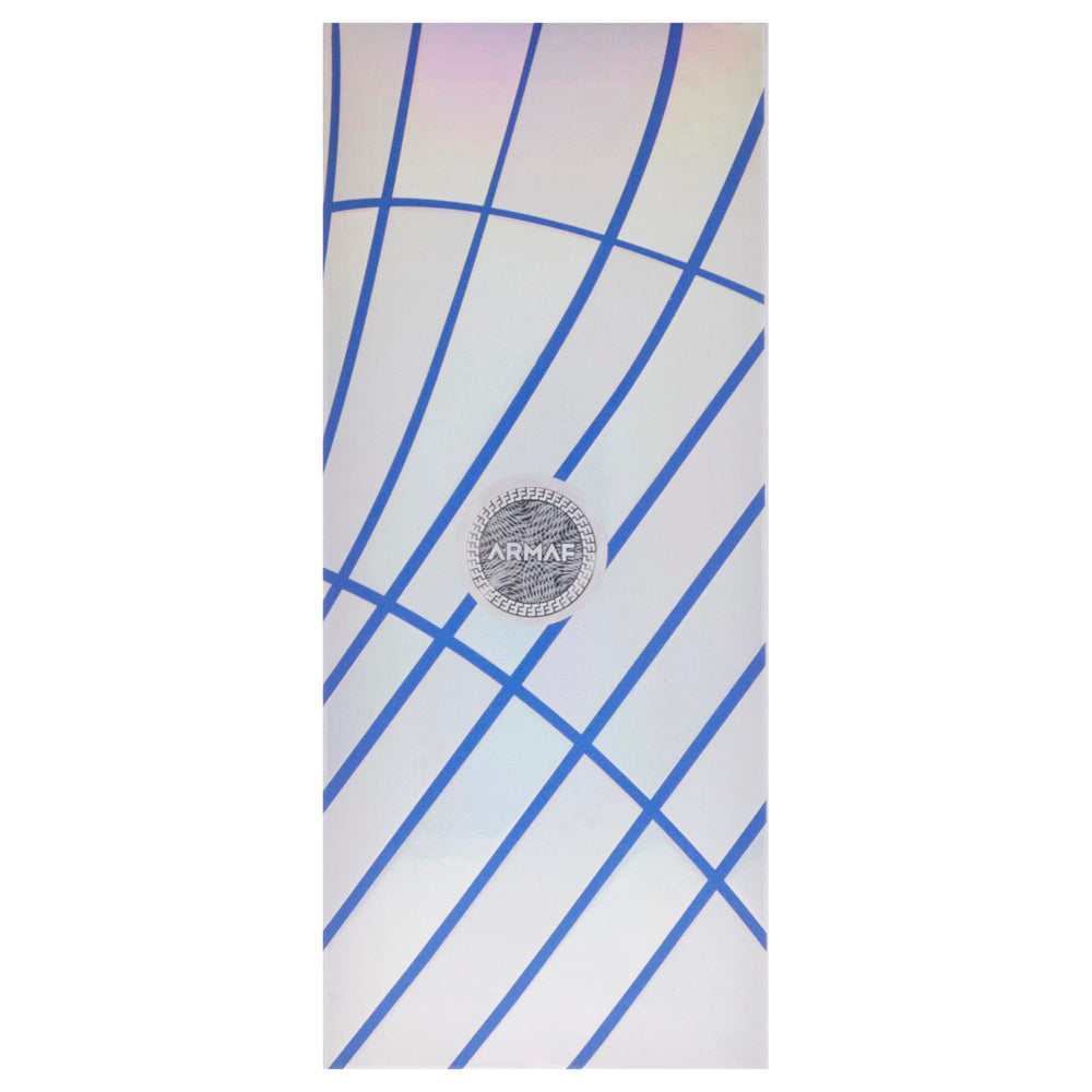 Armaf Club de Nuit Blue Iconic woody-dry-down close-up, cedar and sandalwood warmth.