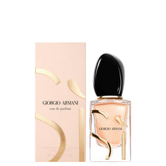 Armani Beauty Sì EDP bottle cap detail signals premium luxe for daily ritual.