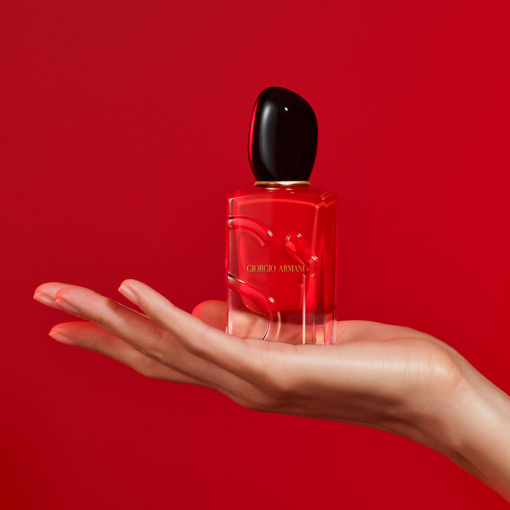 Armani Sì Passione applied to pulse points evokes joyful confidence.