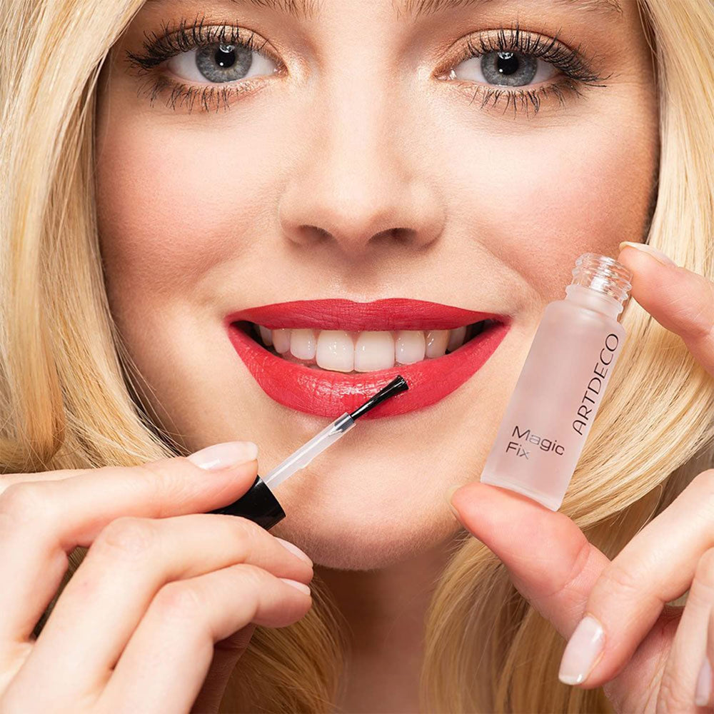 ARTDECO Magic Fix scent with floral-woody notes on lips.