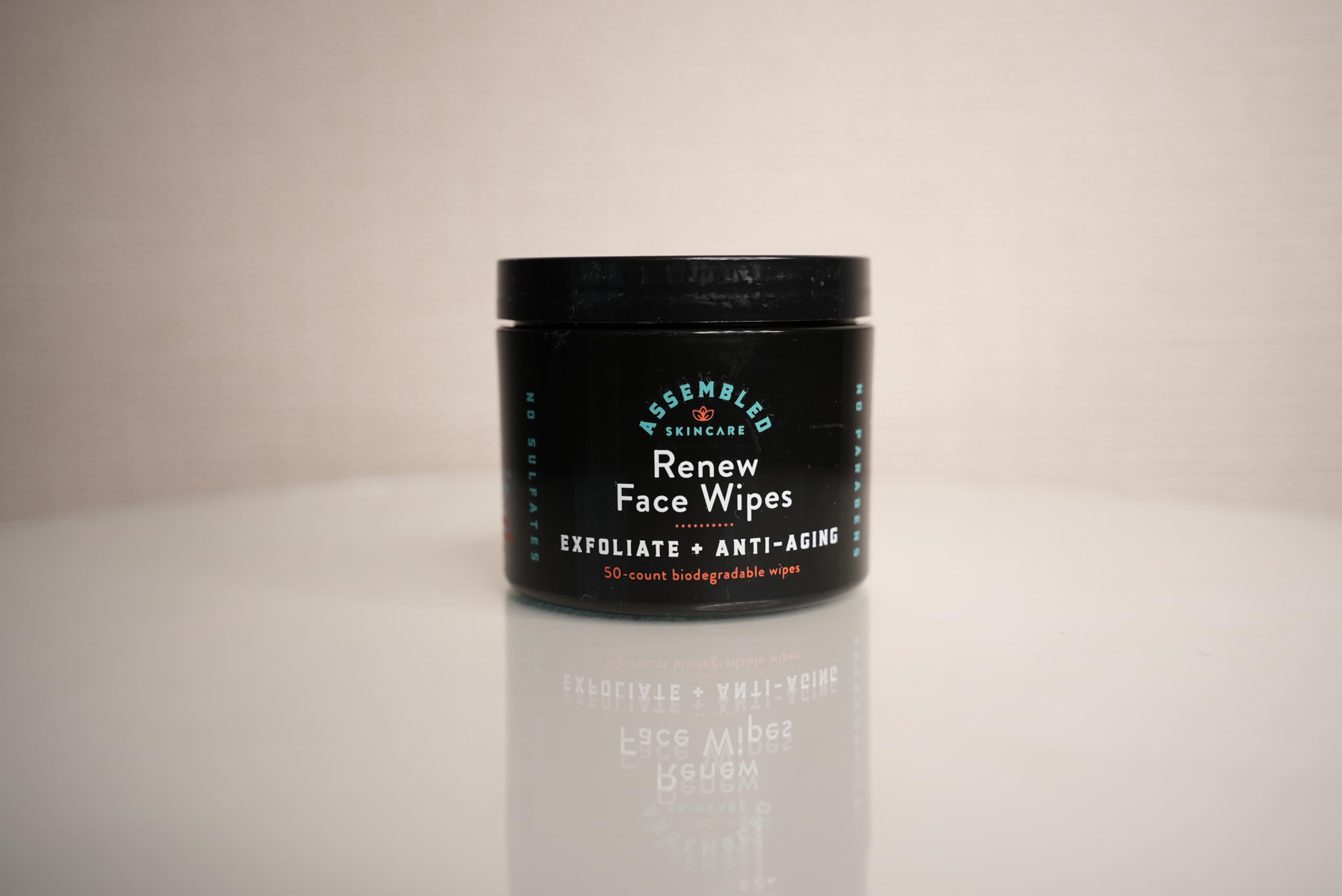Assembled Renew Face Wipes before shaving may reduce razor bumps and irritation.