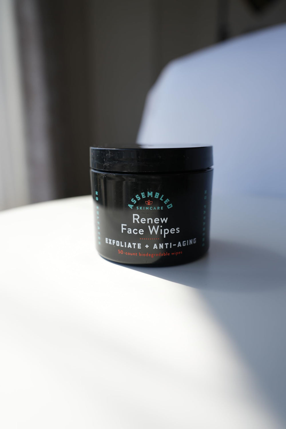 Assembled Renew Face Wipes skin-application captures a bright, refreshed feel after use.