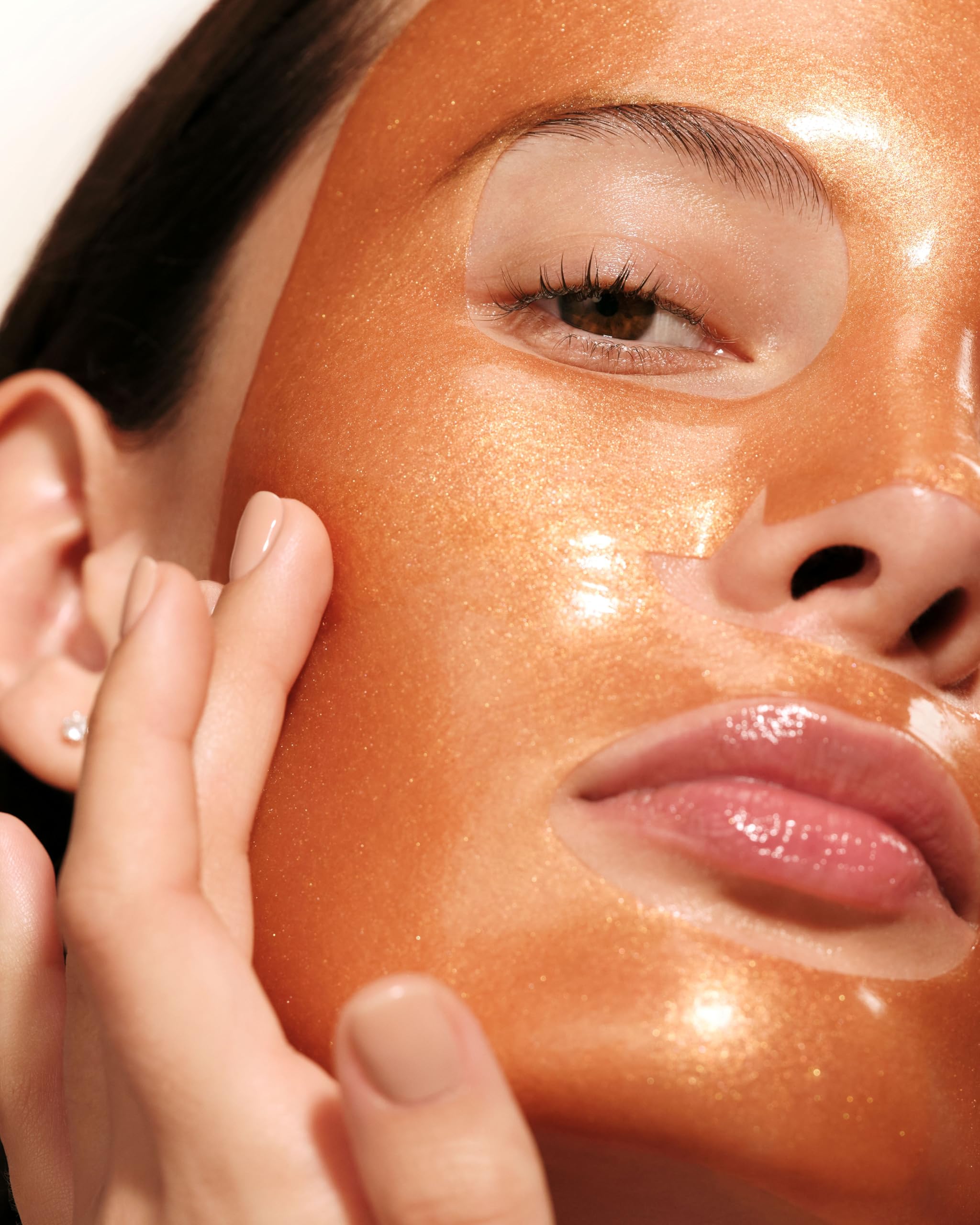 Augustinus Bader hydrogel face mask on face delivers cooling hydration for a refreshed look.