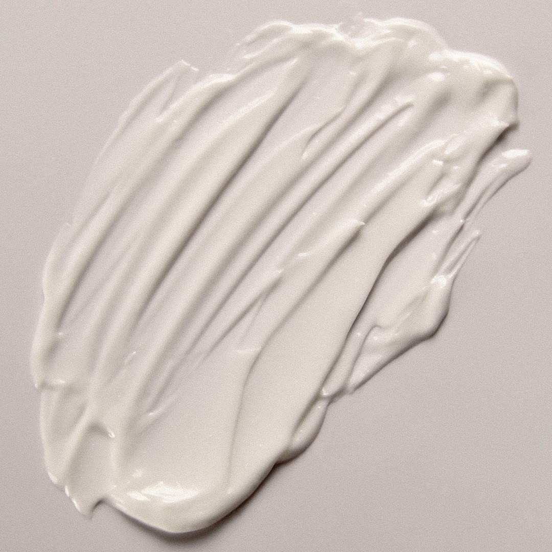 Tea Tree Oil and Vitamin E provide antioxidant nourishment for healthy skin.