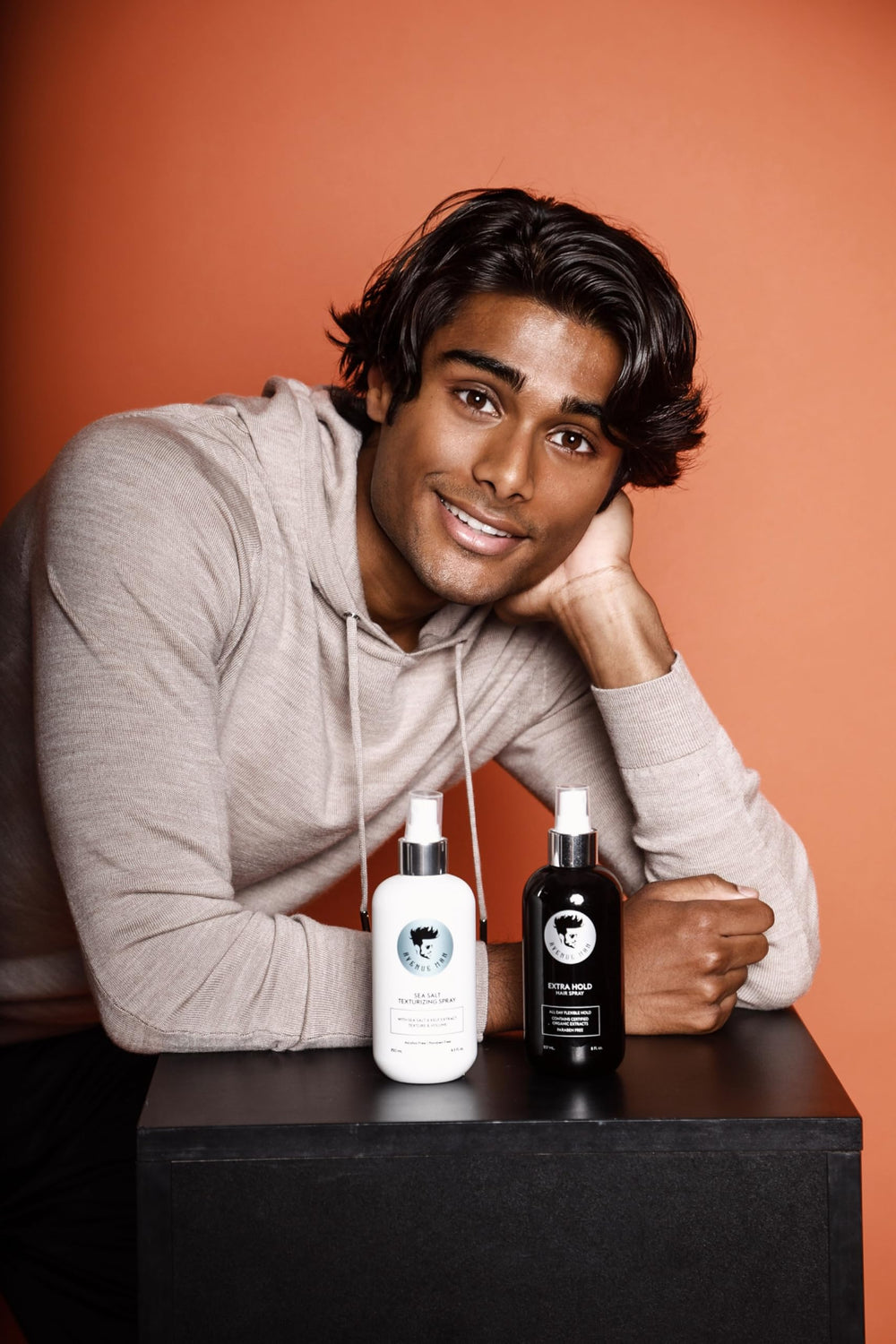 Avenue Man brown seaweed extract bottle signals hydrating, frizz-reducing properties.