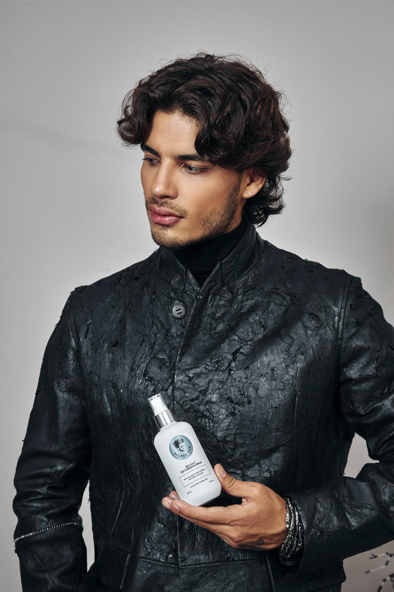 Avenue Man Sea Salt Spray texture beach hair reveals natural volume and lift.