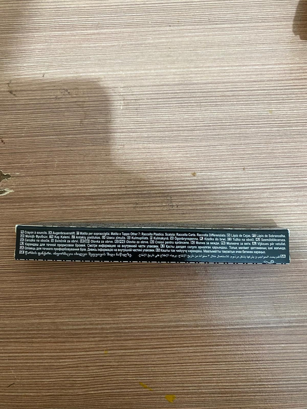 AVON Glimmersticks Brow Definer Blonde B04 packaging and tip closeup