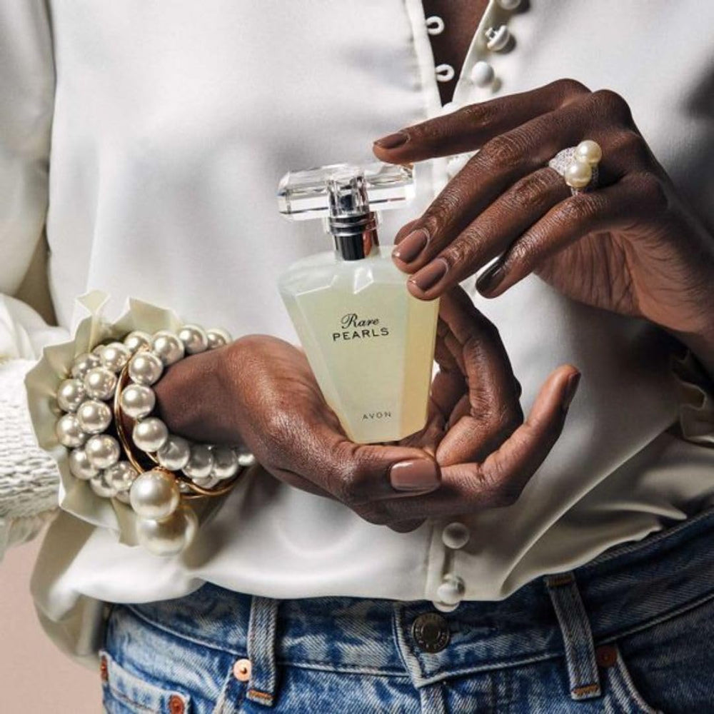 AVON Rare Pearls white pepper scent midtone emphasizes clean graceful nuance.