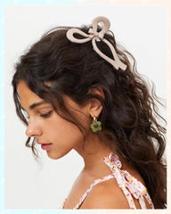 AWAYTR black bow clip offers bold color and steady hold for all-day wear.