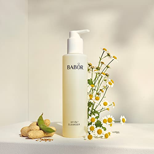 BABOR HY-ÖL oil texture closeup shows hydrophilic oils for gentle dirt pickup.