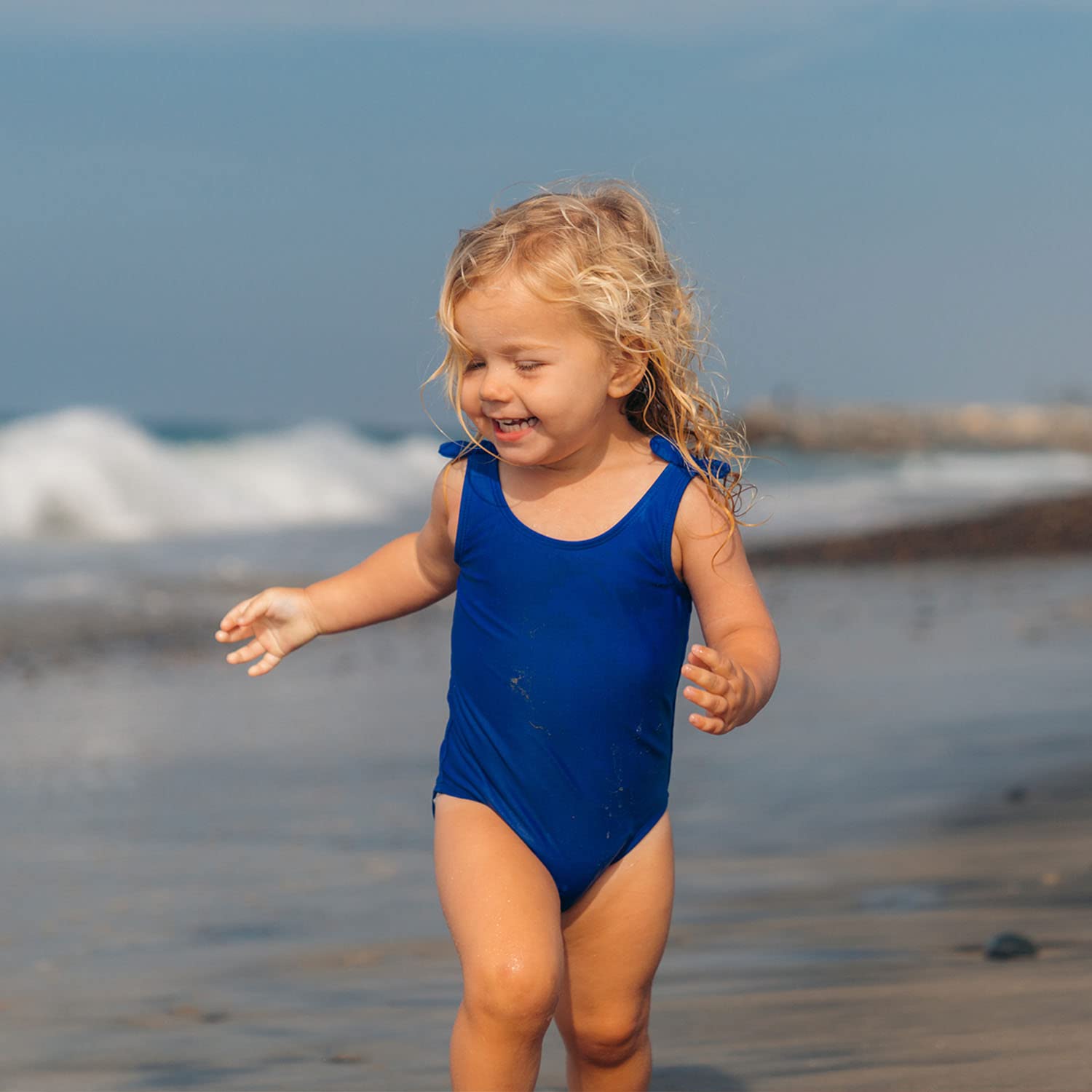 Badger sunscreen packaging with PCR tube, solar-powered production, eco-friendly