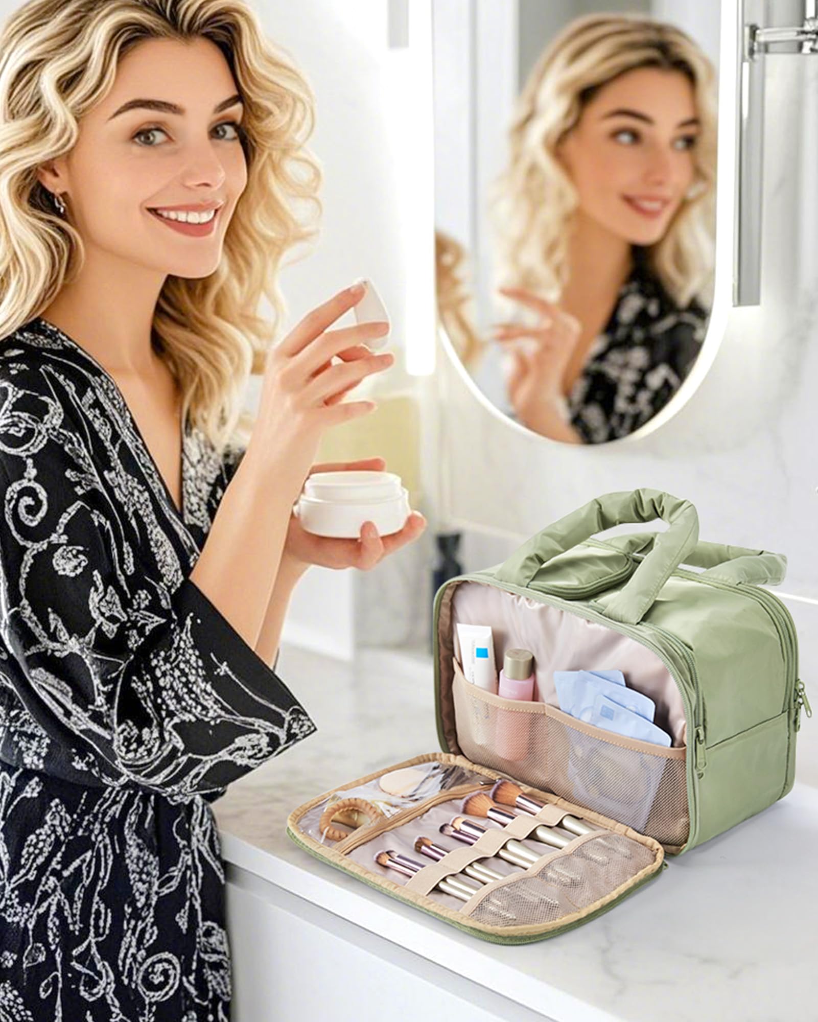 BAGSMART Puffy Toiletry Bag soft handle offers comfortable grip during travel.