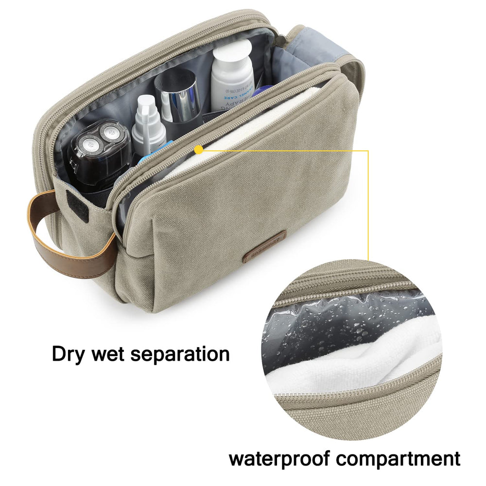 BAGSMART Toiletry Bag – front pocket with full-open zipper and mesh pocket for small items.