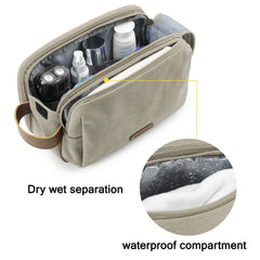 BAGSMART Toiletry Bag – front pocket with full-open zipper and mesh pocket for small items.
