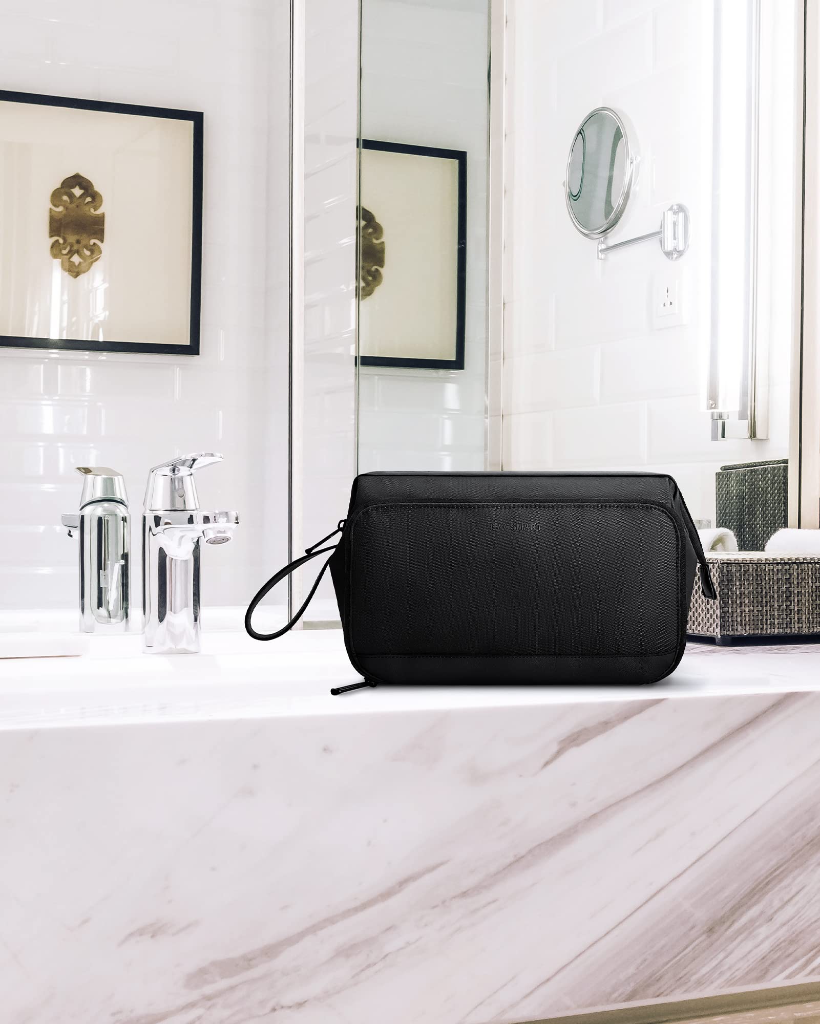 BAGSMART Toiletry Bag water-resistant material protects essentials during travel