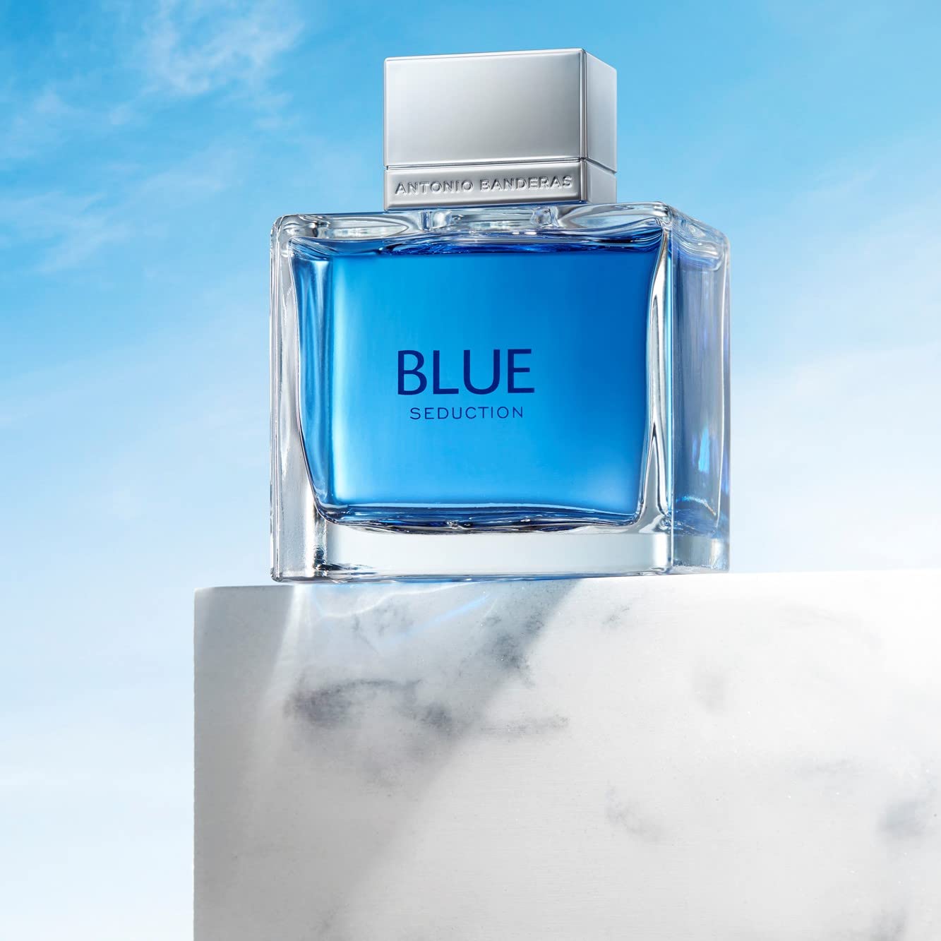 Banderas Blue Seduction bottle cap showing premium packaging and portability