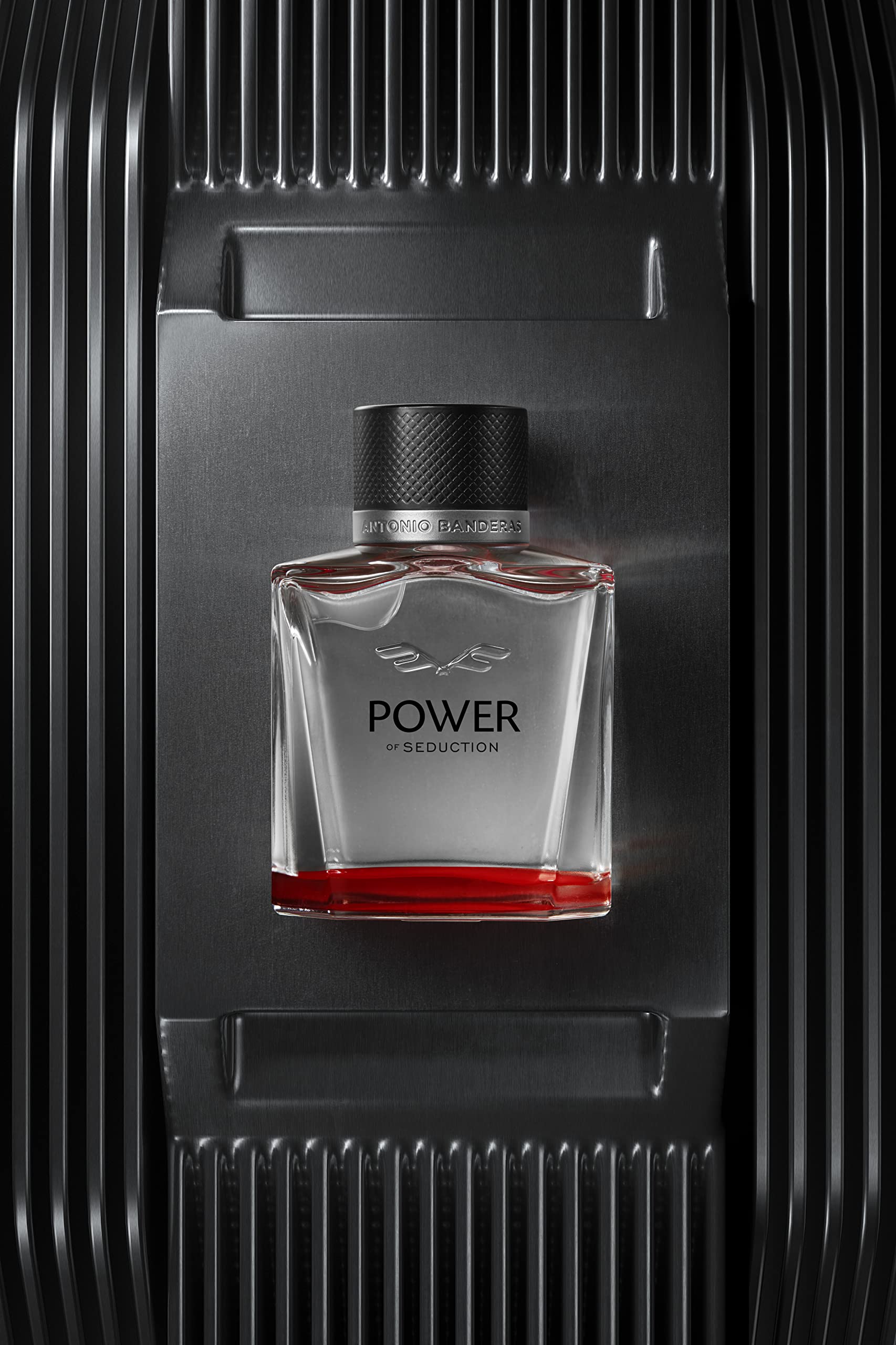 Banderas Power of Seduction EDT fragrance drops illustrating subtle scent release