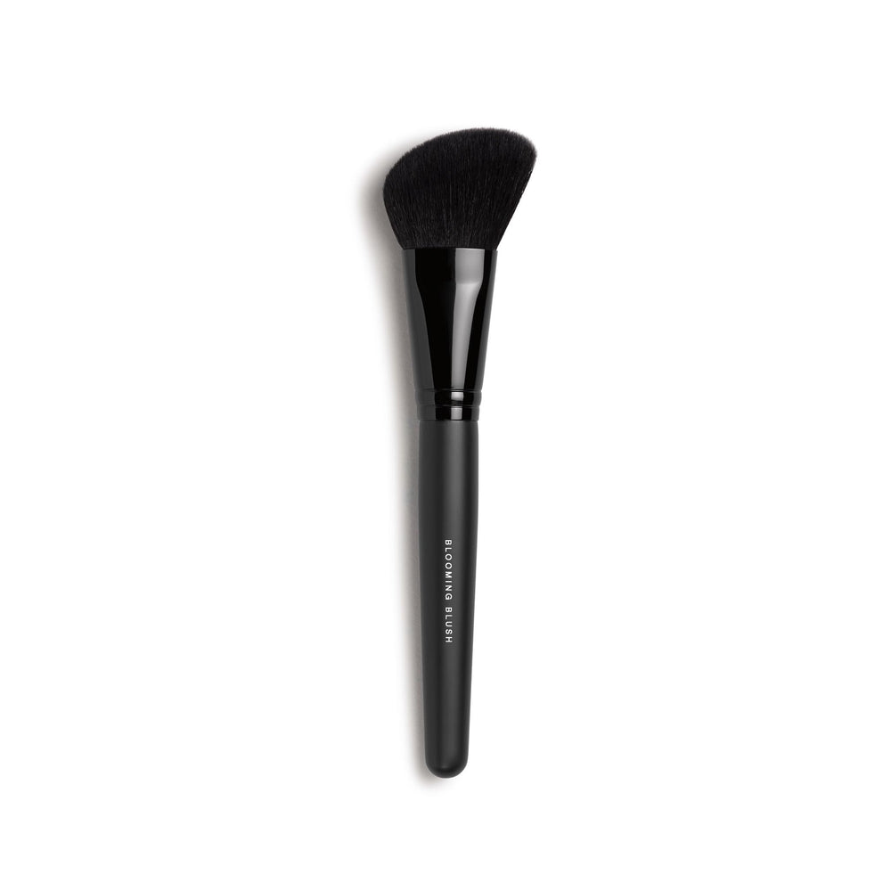 bareMinerals Blooming blush brush angled design enables precise blush application for natural color.
