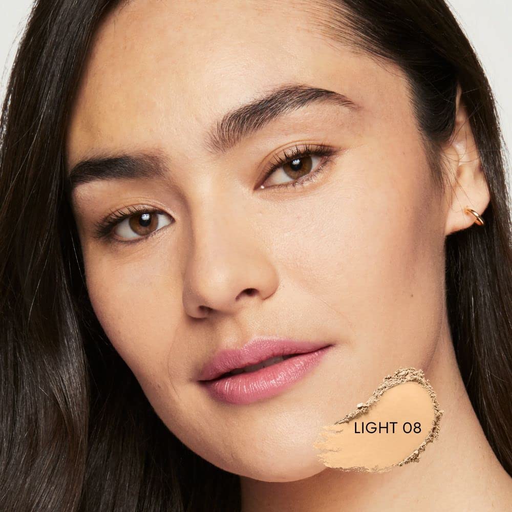 bareMinerals Original Loose Powder Foundation on-face finish emphasizes lightweight wear and breathable mineral makeup.