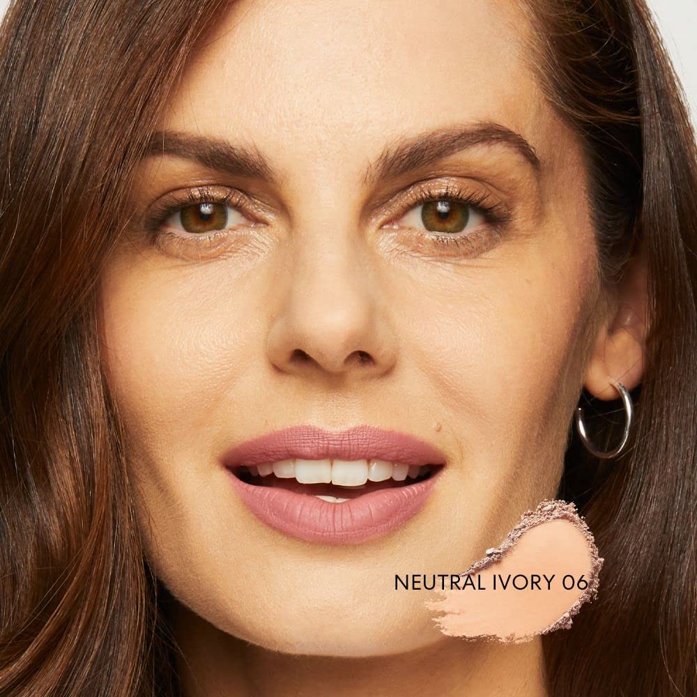 bareminerals Original Loose Powder Foundation SPF15 Ivory 06 on-skin reveals natural luminous finish.