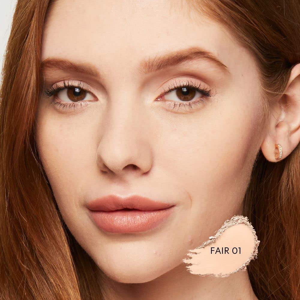 bareMinerals Original Loose Powder Foundation SPF 15 close-up shows luminous finish on skin.