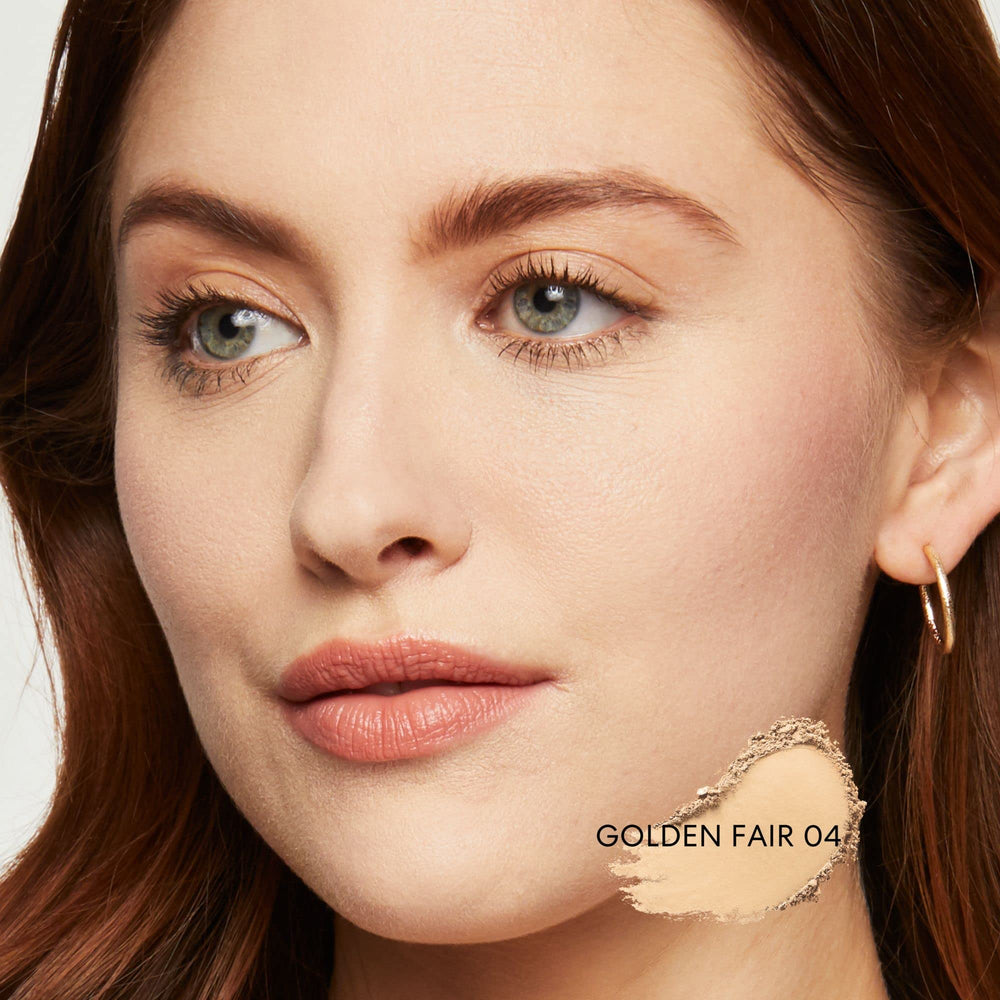 BareMinerals Original Loose Powder SPF15 Golden Fair 04 application with brush demonstrates buildable coverage.
