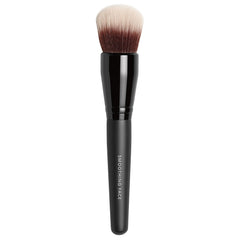 bareMinerals Smoothing Face Brush closeup demonstrates dual-fiber bristles for controlled diffusion and soft finish
