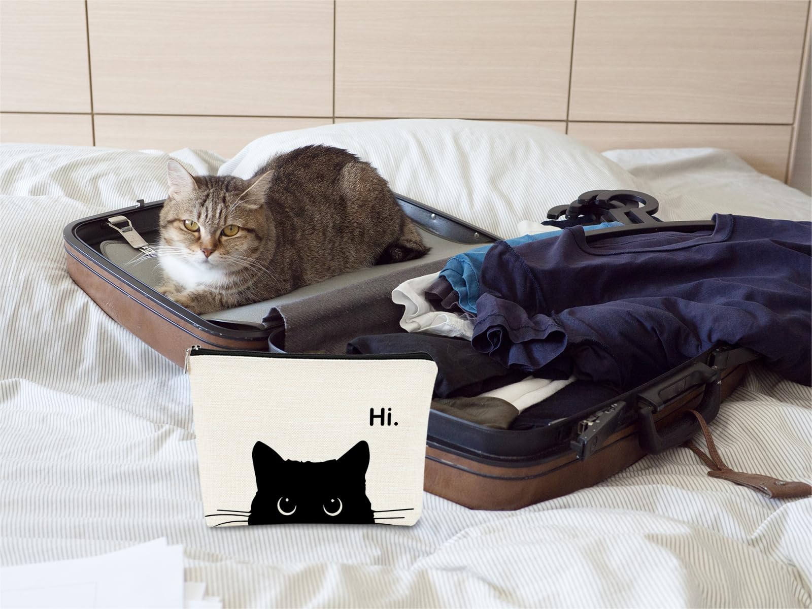 BARPERY cat makeup bag side angle highlighting portable size
