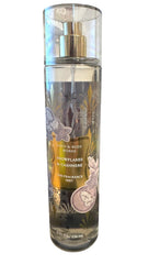 Bath & Body Works Cashmere Snowflakes mist bottle highlighting warm vanilla notes for cozy evenings.