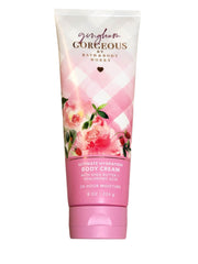 Bath & Body Works Gingham Gorgeoous Ultimate Hydration Body Cream bottle delivering rich moisturization for soft skin.