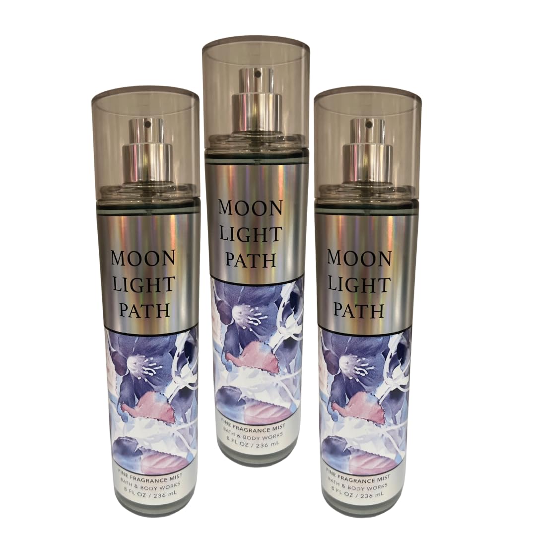 Bath & Body Works Moonlight Path bottle pour highlights a soft, romantic fragrance perfect for evening rituals.