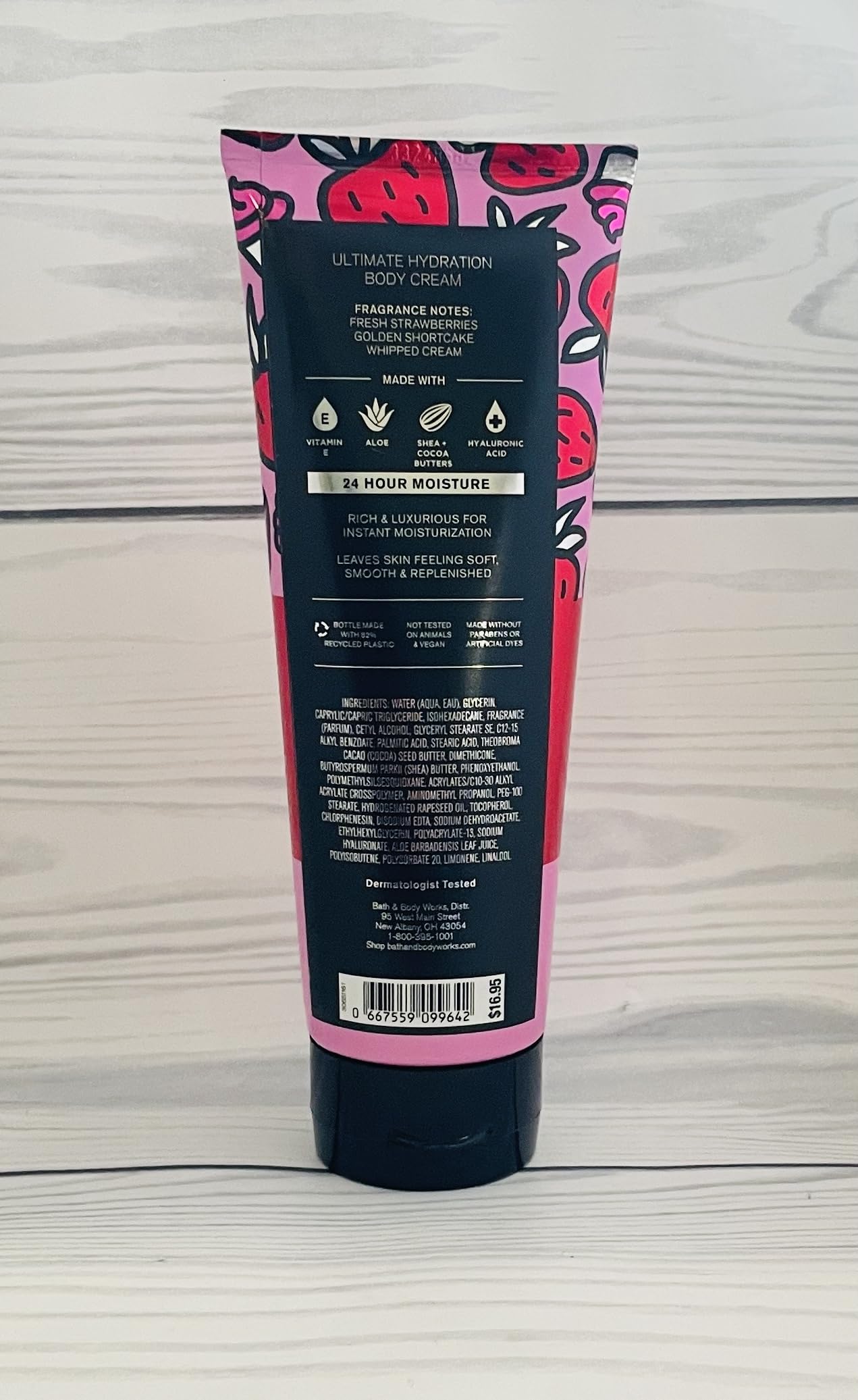 Bath and Body Works Strawberry Pound Cake Ultra Shea Cream 8oz 2-pack label closeup showcases rich texture