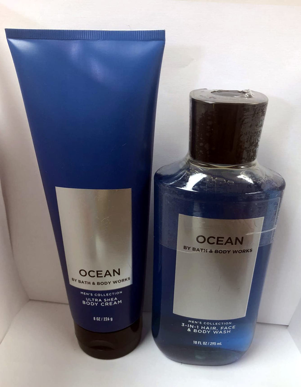 Bath & Body Works Ocean shower gel pour close-up showing lather-ready formula.