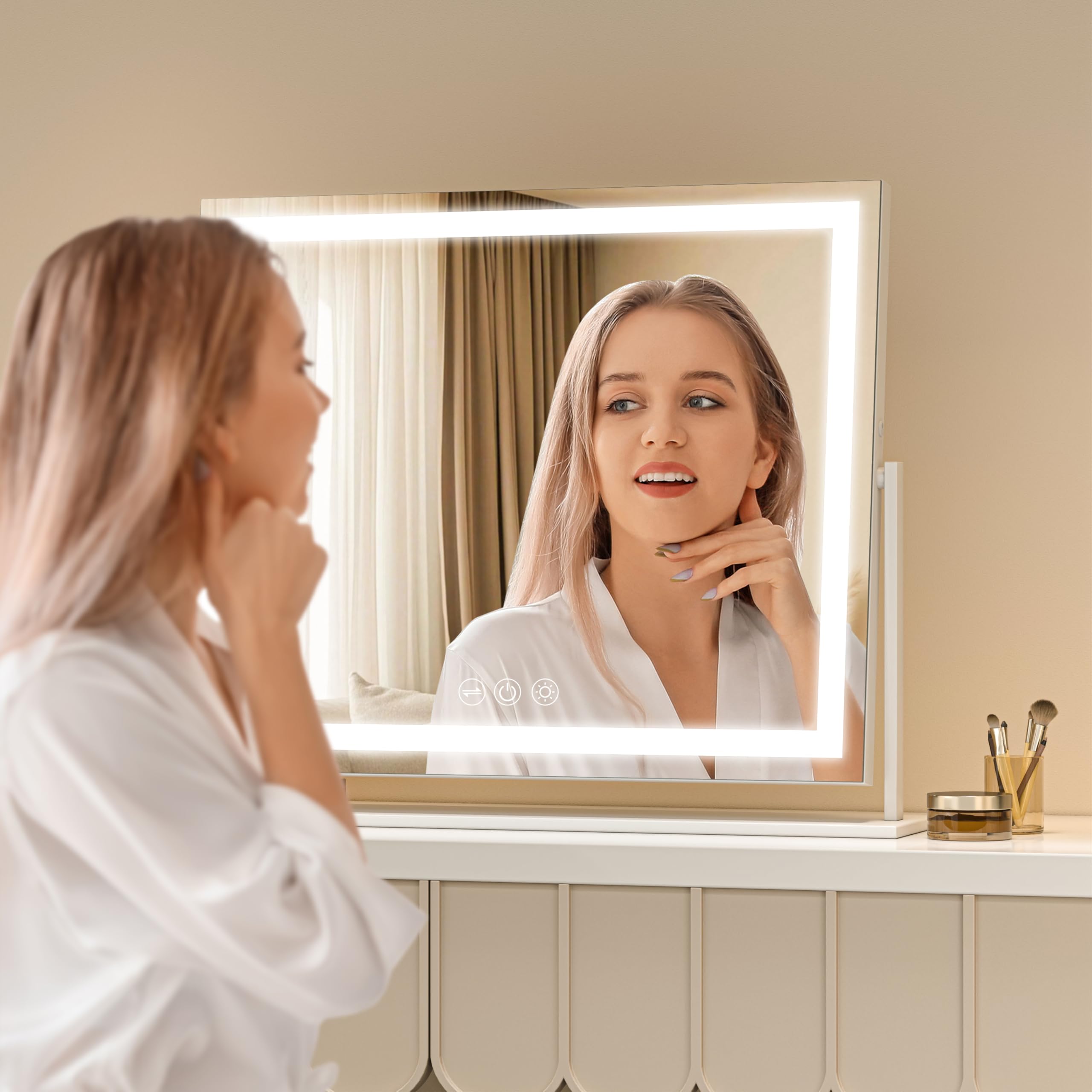 Batuso vanity mirror aluminum-frame closeup highlighting sturdy construction.