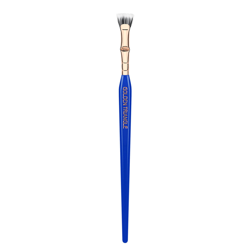 Ergonomic blue handle in hand for controlled lash application