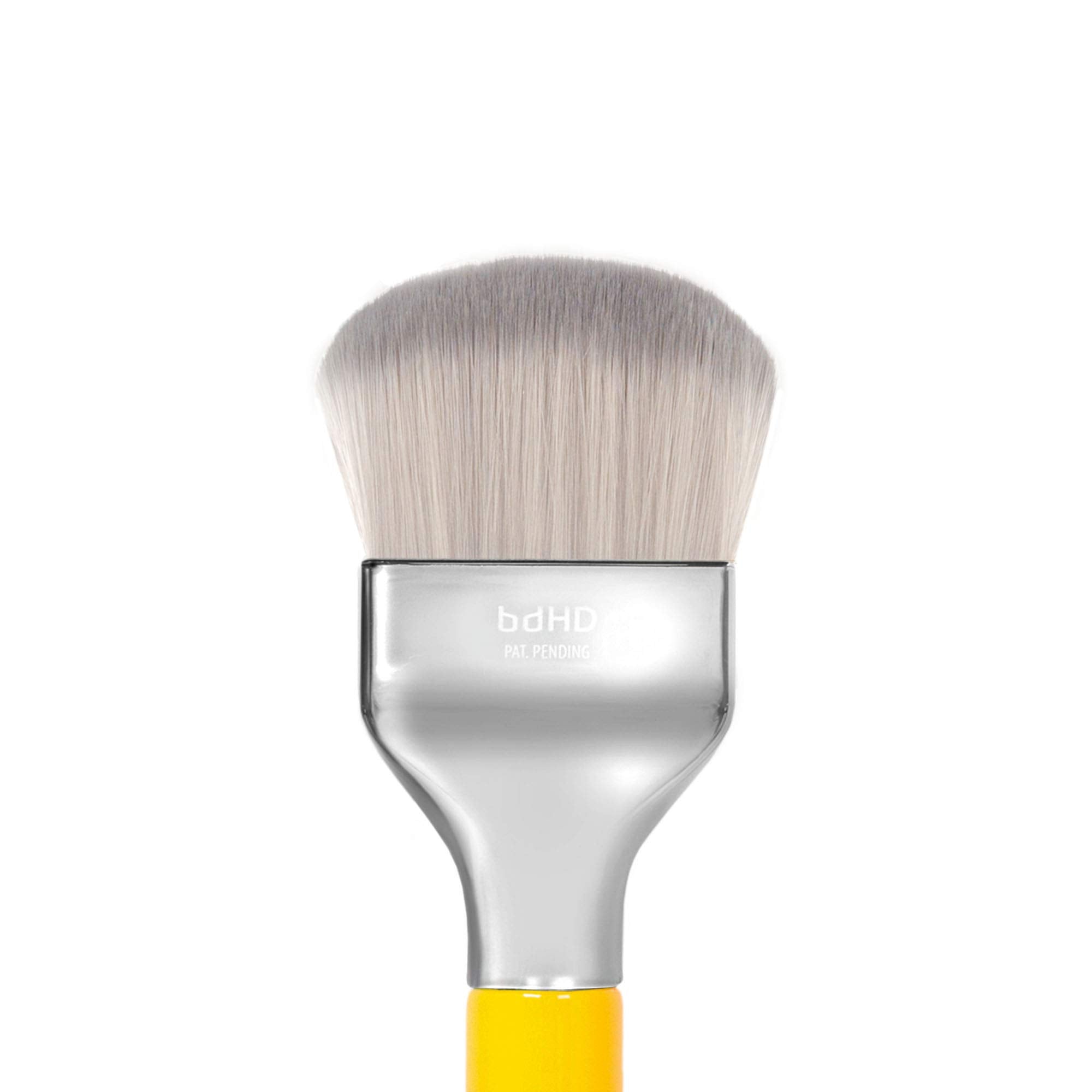Bdellium Tools Studio Series 972 blender blending streaks softly without lines.