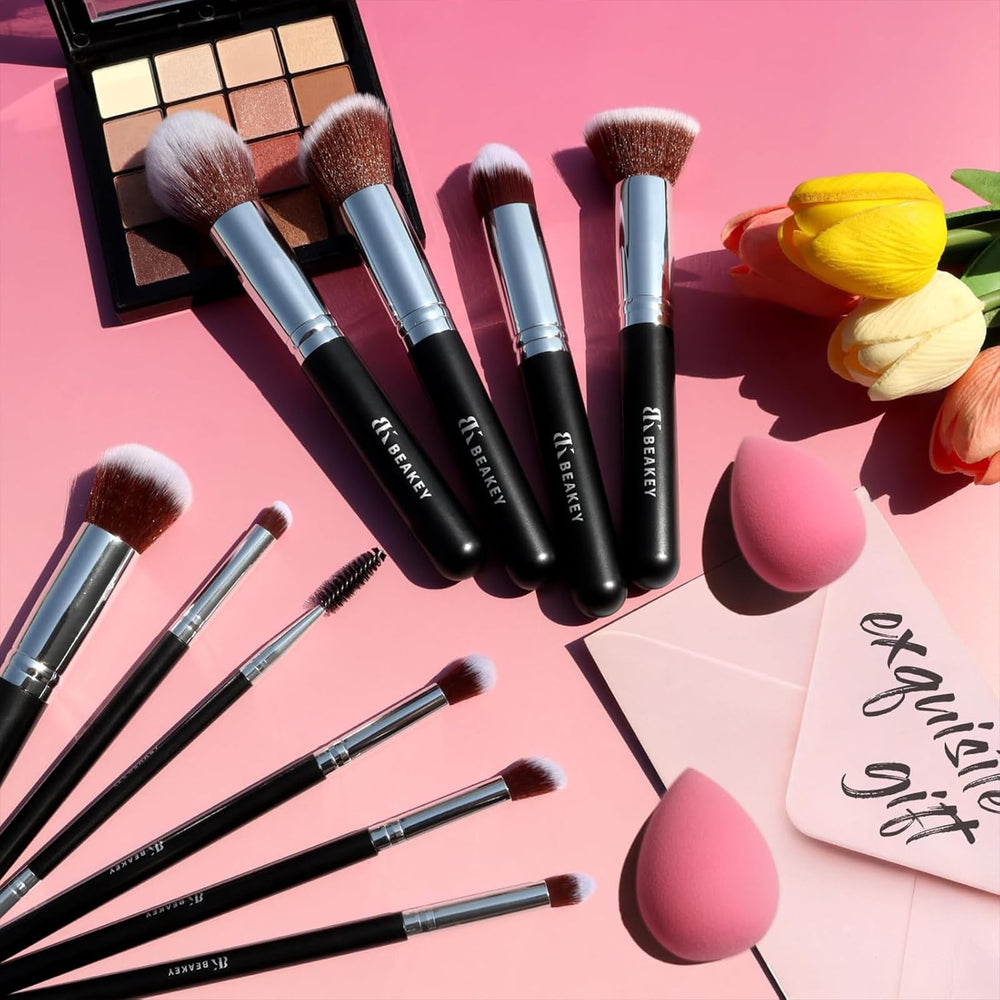 BEAKEY full-face tool kit with synthetic fibers suitable for sensitive skin.