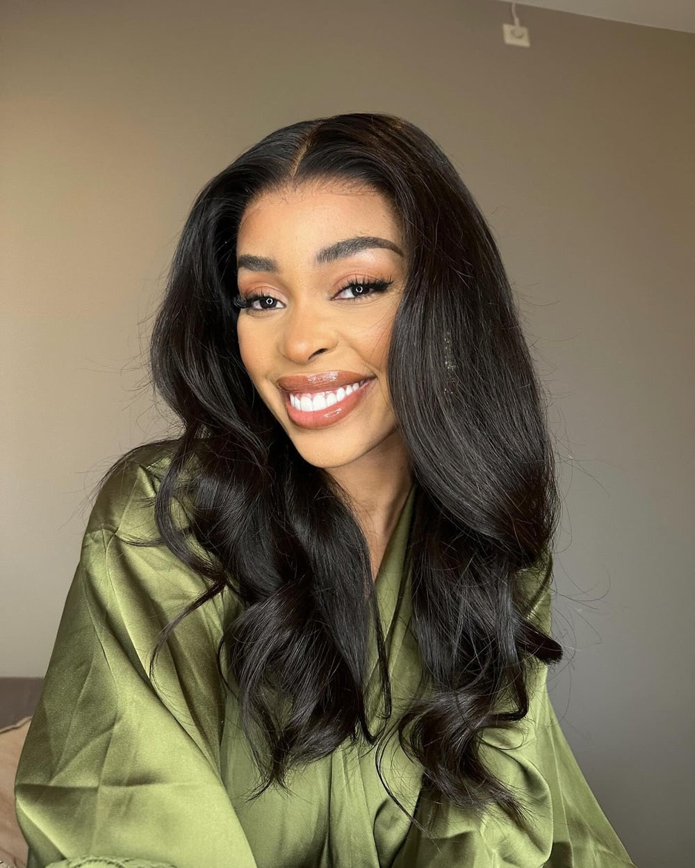 Beauhair 16-inch wig on model shows seamless blend.