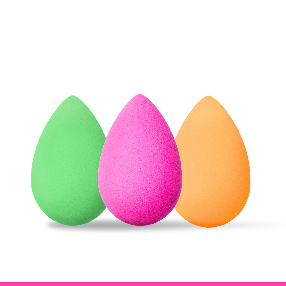 Beautyblender Bouncehaus second blotterazzi compact for touch-ups on the go.