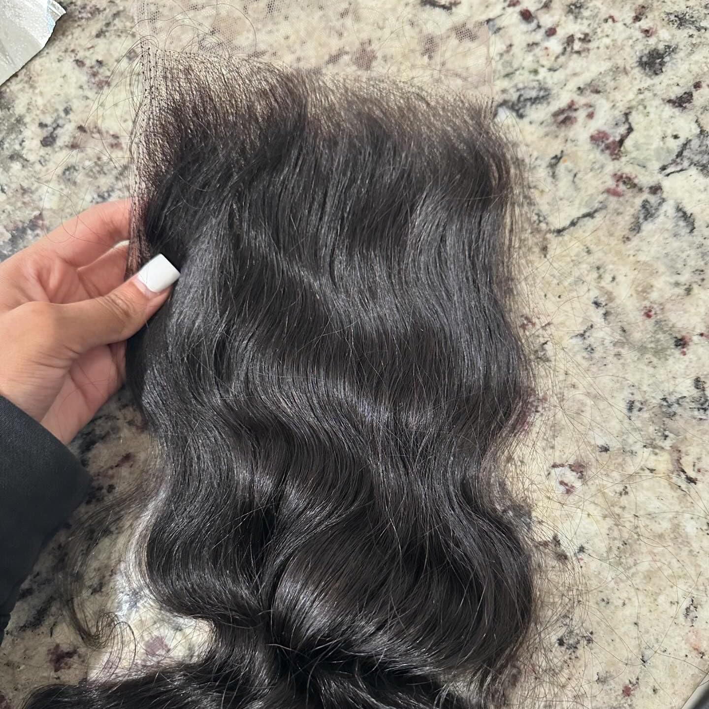BEEOS 5x5 SKINLIKE closure bleached knot detail promises a seamless, natural-looking hairline