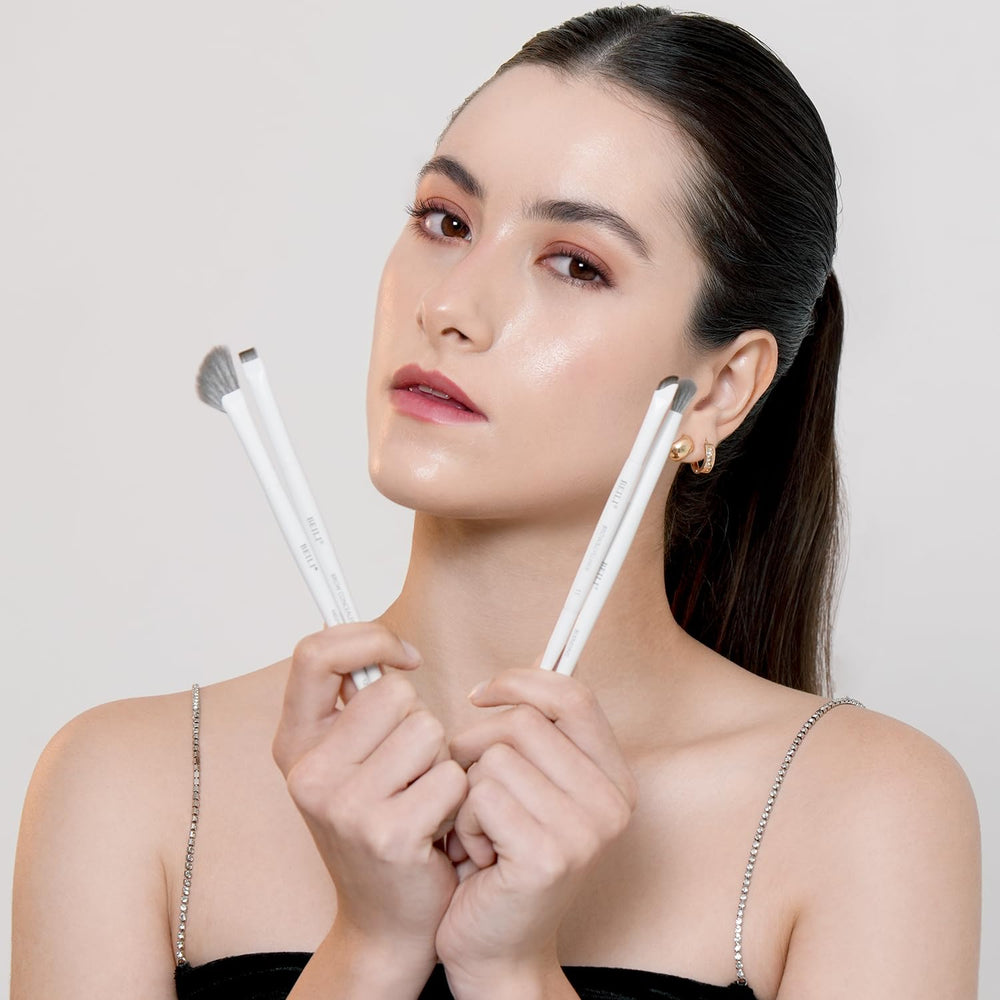 BEILI white lip brush for precise color application and clean lines.