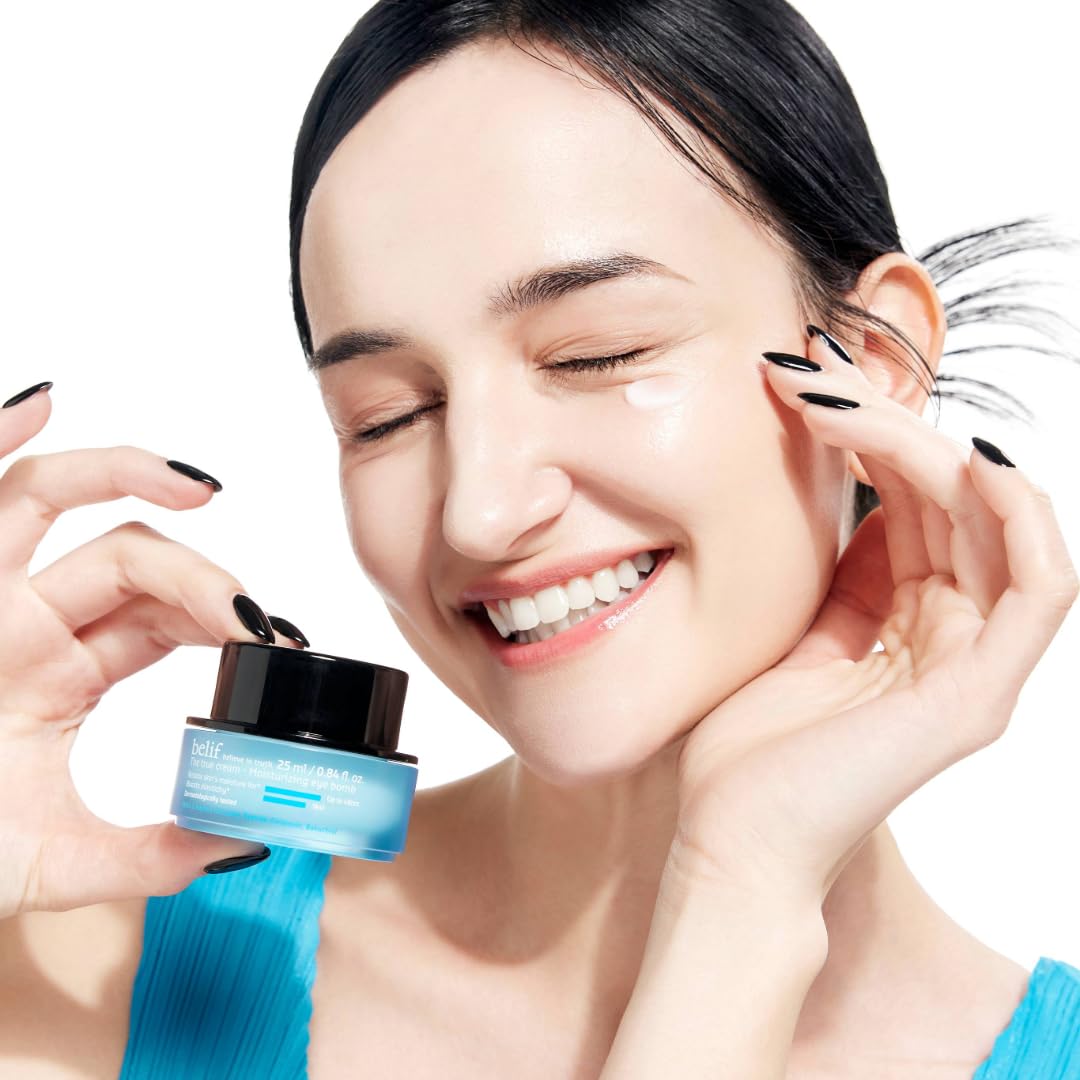 belif Hydrate & Go Kit Eye Bomb applicator designed for brightening under-eye care.