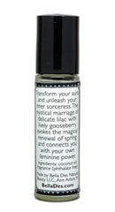 BELLA DES NATURAL BEAUTY roll-on top close-up highlighting travel-friendly fragrance