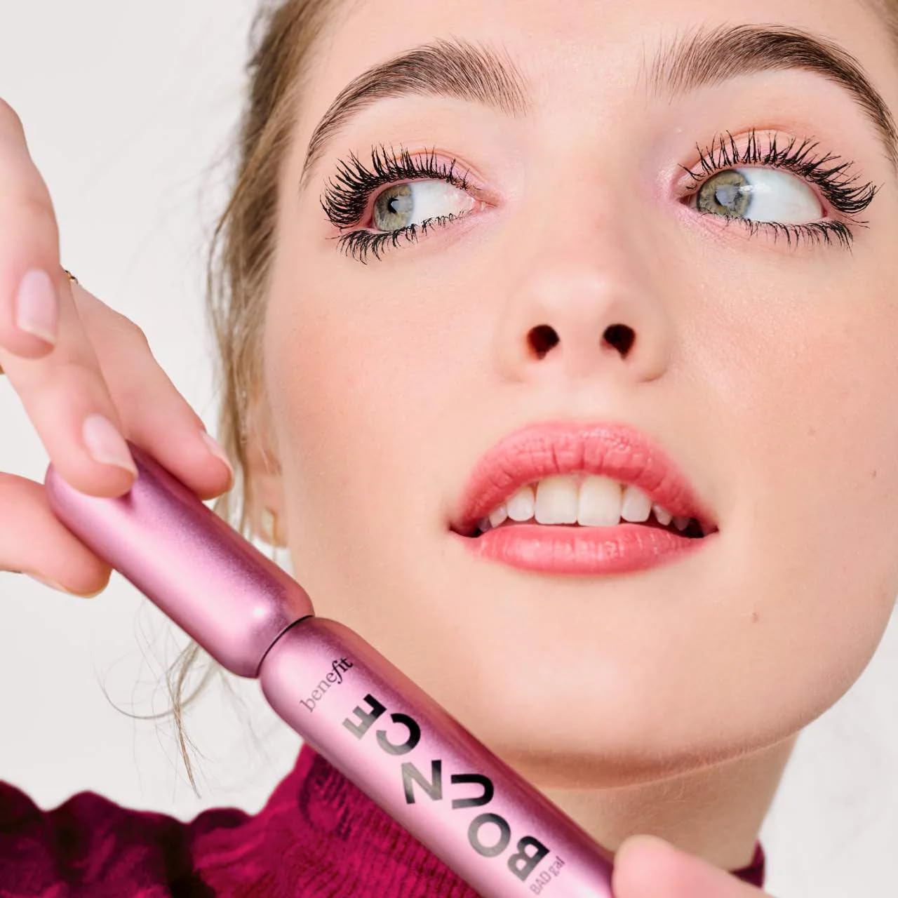Benefit BADgal Bounce comb side defines lashes and reduces clumps.