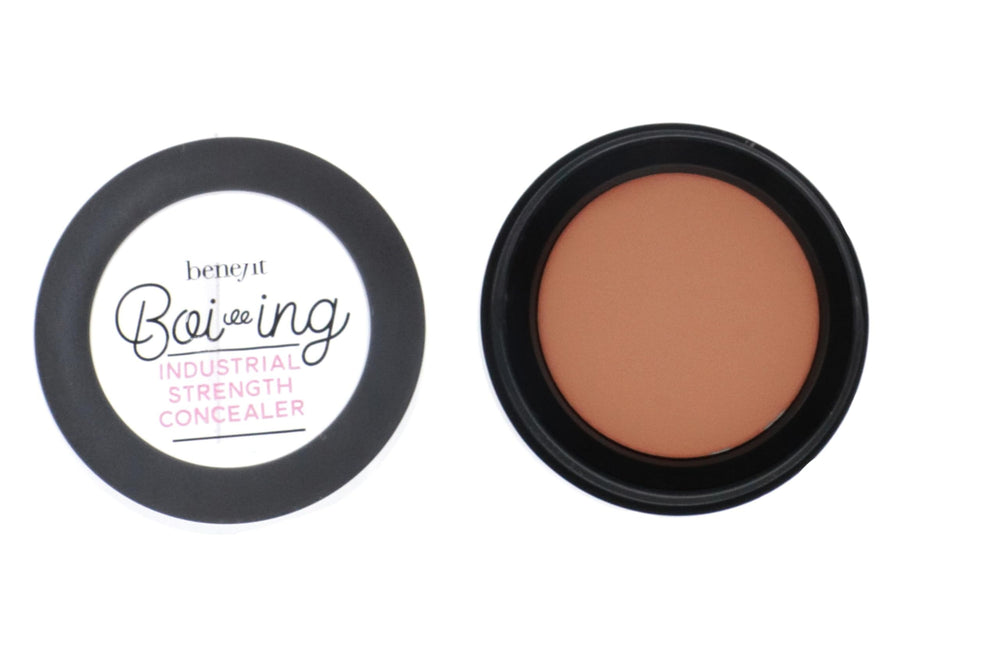 Benefit Boi-ing application in hand demonstrating precise coverage and control